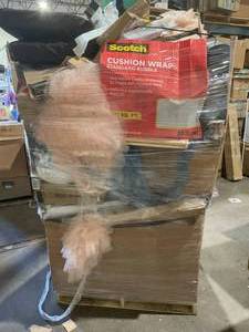 lot 199 image: Wholesale Pallet of Assorted Miscellaneous Items