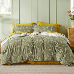 lot 104 image: KING Size Bedsure 3 Pieces Comforter Sets, 1 Soft Reversible Botanical Flowers Comforter and 2 Pillow Shams