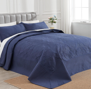 lot 108 image: 3 PCS ENJOHOS Oversized King Bedspreads, California King Quilt Sets