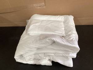 lot 273 image: 3 PCS Bedsure King Size Comforter White