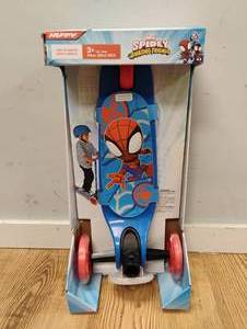 lot 4 image: NEW HUFFY SPIDER-MAN LIGHT UP SCOOTER