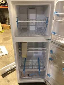 Magic Chef 10.1 cu. ft. Top Freezer Refrigerator in White Damaged  Customer Returns See Pictures