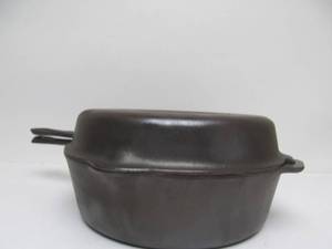 lot 10 image: Vintage 1930s era GRISWOLD 80 Cast Iron Double Skillet wLid