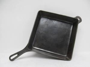 lot 12 image: Very Nice Vintage GRISWOLD Cast Iron No. 768 Square Utility Skillet