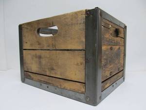 lot 13 image: Excellent Vintage Stoddard DairyBottle Crate