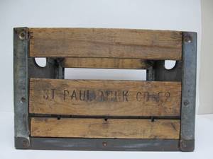 lot 14 image: Excellent Vintage Saint Paul Milk Company Dairy Crate
