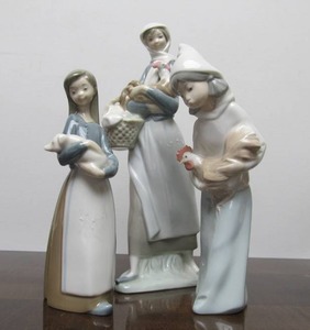 lot 23 image: Lot of 3 Signed LLADRO Porcelain Figurines - 2 Ladies wChickens & One wPig