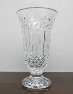 lot 41 image: Large Signed Waterford Crystal Vase