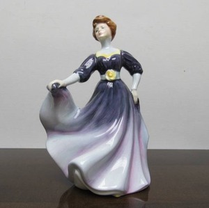 lot 45 image: Vintage ROYAL DOULTON Lady Figurine