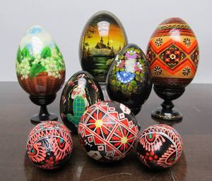 lot 48 image: Beautiful Collection of Hand Painted Eggs