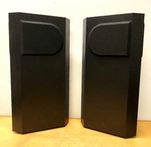 lot 305 image: Very Nice Working BOSE 401 Stereo Speakers