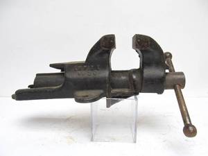 lot 66 image: Antique Cast Iron Empire No. 30 Anvil Vise
