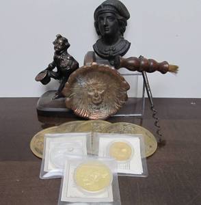 lot 73 image: Group of Small Antique & Vintage Item wTokens & Coins
