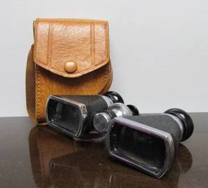 lot 82 image: Nice Vintage OFUNA Small Binoculars w Leather Case
