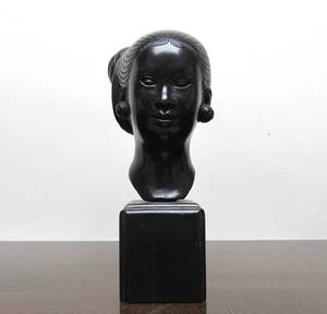 lot 85 image: Excellent Vintage Patinated Bronze Nguyen Thanh Bust Sculpture