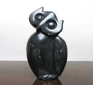 lot 89 image: Signed Vintage Genuine Carved Stone Owl Sculpture - Nelson Rumano