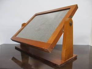 lot 104 image: Vintage Wooden Adjustable Angle Display Case Glass Top