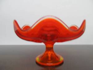 lot 110 image: Mid Century Flambe OrangeRed Glass Pedestal Bowl
