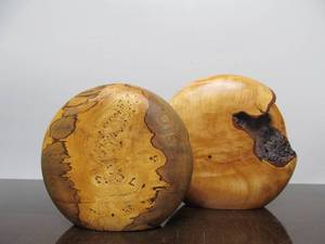 lot 113 image: Excellent Pair of Hand Turned Signed Burl Wood Bud Vases by MN Artist Craig Lossing