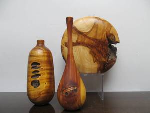 lot 120 image: Great Group of 3 Hand Turned Signed Burl Wood Vases by MN Artist Craig Lossing