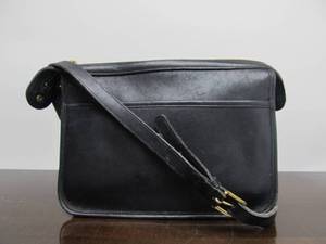lot 136 image: Very Nice Vintage COACH Black Leather Purse