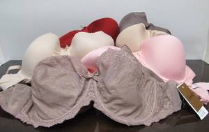 lot 143 image: Lot of 6 Brand New Ladies Bras 