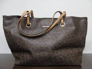lot 144 image: Unused Genuine CALVIN KLEIN Leather Purse