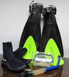 lot 145 image: Group of New or Like-New SwimmingDiving Gear