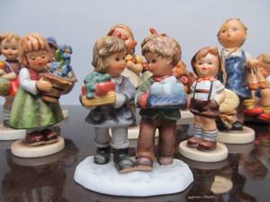 lot 163 image: Group of Vintage HummelGoebel Figurines