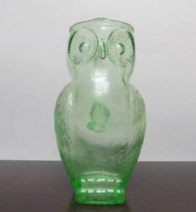 lot 172 image: Vintage Mid Century Green Glass Owl Pitcher