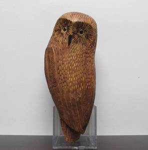 lot 180 image: Excellent Hand Carved Wood Folk Art Owl 