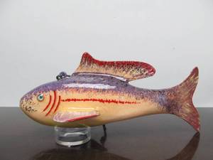lot 191 image: Very Nice Hand Carved & Painted Folk Art Wooden Fishing Decoy by Danny Root