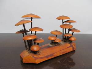 lot 213 image: Vintage Mushroom Fungi Art Wood Sculpture 7