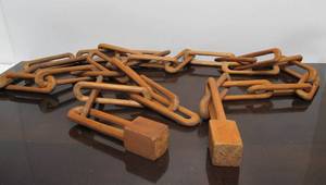 lot 221 image: Very Cool Old Vintage 140 Folk Art Hand Carved Wooden Chain Carved from a Single Piece of Wood