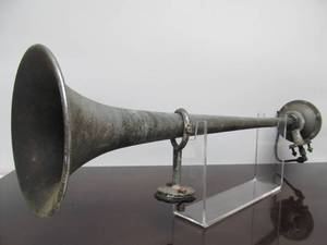 lot 228 image: Antique Automobile Horn - Grover Products Los Angeles