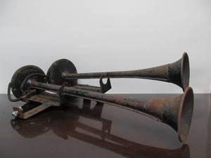 lot 229 image: Antique Double Automobile Horn