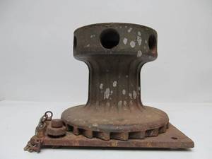 lot 240 image: Awesome Old 1930s era Heavy Duty Boat Docking Rope-Winding Mechanism from Duluth Marina