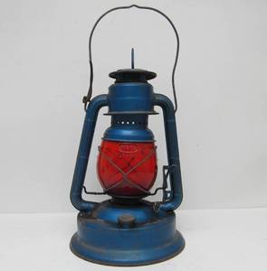 lot 250 image: Vintage Dietz Little Wizard Lantern w Red Glass Globe