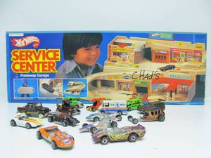 lot 254 image: Vintage Hot Wheels Service Center in Original Box wCars including Redlines