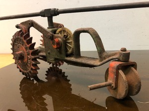 lot 292 image: Very Cool Old Vintage Large Cast Iron KEES KRAWLER Tractor Sprinkler