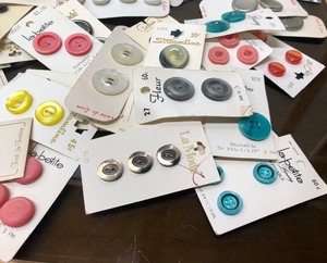 lot 334 image: Large Lot of NOS Vintage Buttons