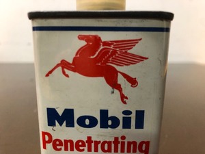 lot 324 image: Vintage MOBIL Advertising Oiler Penetrating Oil Can