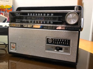 lot 326 image: Large Group of Vintage Radios Tape Recorders Walkman etc