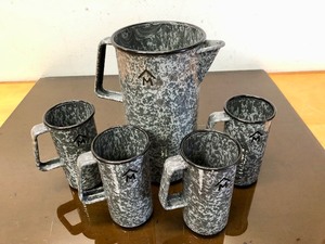 lot 259 image: Excellent Unused Enamelware Pitcher & Glasses Set - Marlboro Wild West Collection