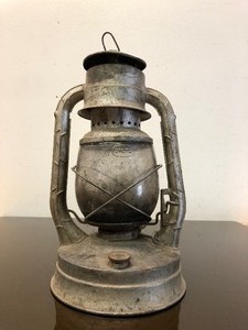 lot 271 image: Vintage Dietz D-Lite Lantern 