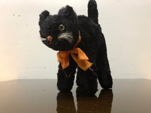 lot 344 image: Old Vintage 1950s era Plush Black Halloween Cat - Likely Steiff