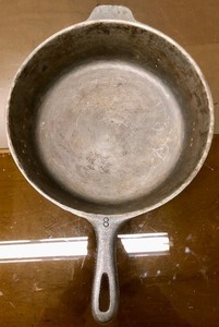 lot 361 image: Large Old Vintage WAGNER No. 8 Cast Iron Chicken Fryer Deep Skillet