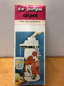 lot 375 image: NOS Vintage 1970s The Pumper Airpot for Hot & Cold Beverages