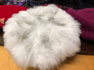 lot 380 image: Large Group of Vintage Ladies Hats