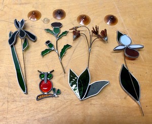 lot 384 image: Group of Stained Glass Flowers etc